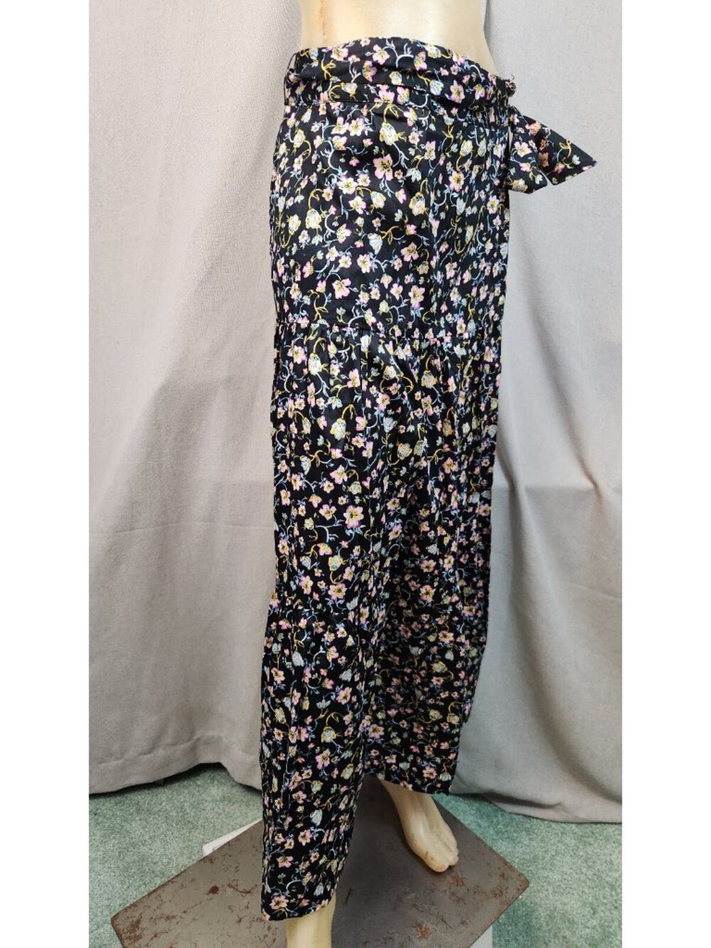 Who What Wear Black w Pink Blue Floral Print Long Skirt Womens Size 2 XSMALL NEW - Picture 3 of 6